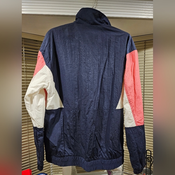 Hollister Lightweight Windbreaker for Womens - Picture 4 of 5